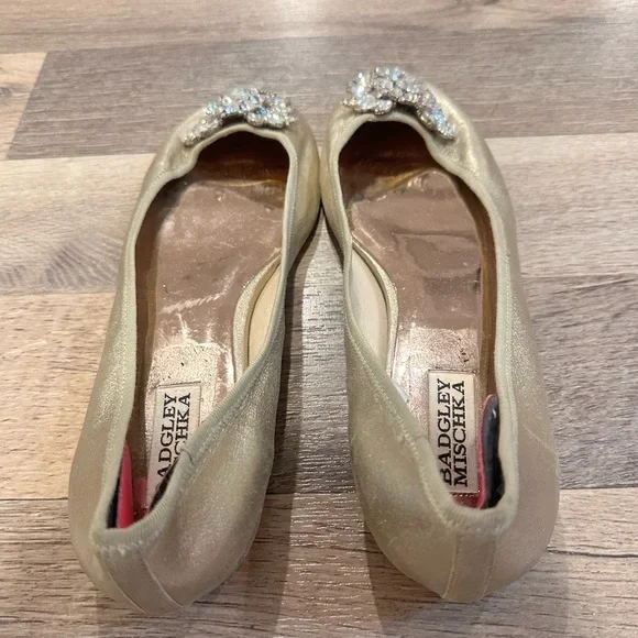 Women Gold Leather Shoes - Picture 4 of 5